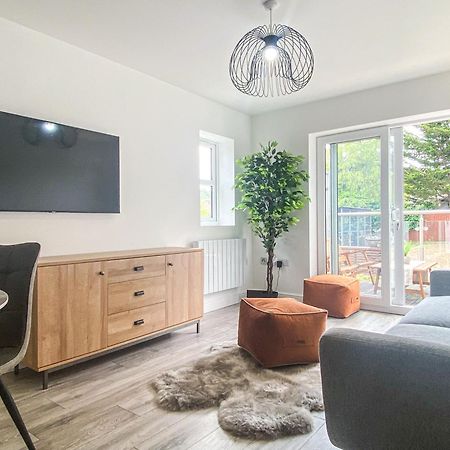 2 Bedroom City Centre Apartment In High Wycombe With Parking 外观 照片