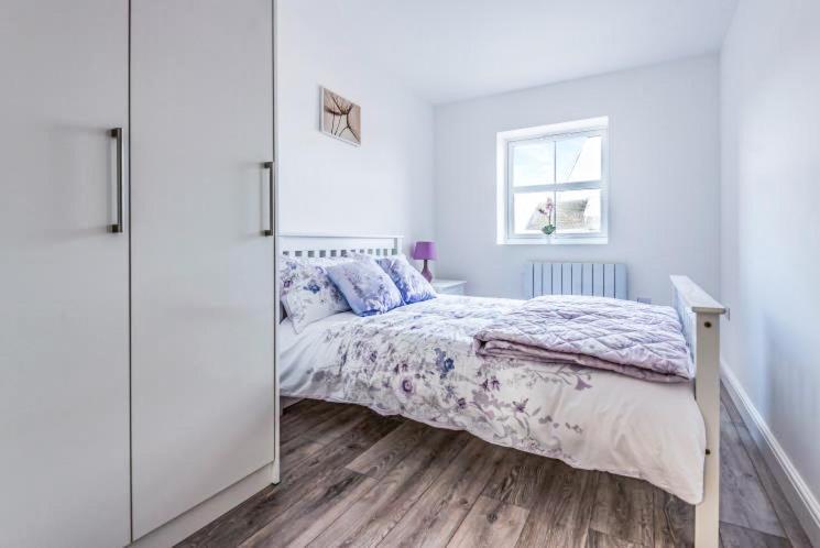 2 Bedroom City Centre Apartment In High Wycombe With Parking 外观 照片