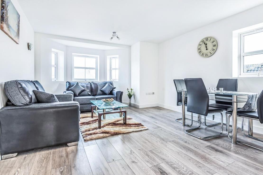 2 Bedroom City Centre Apartment In High Wycombe With Parking 外观 照片