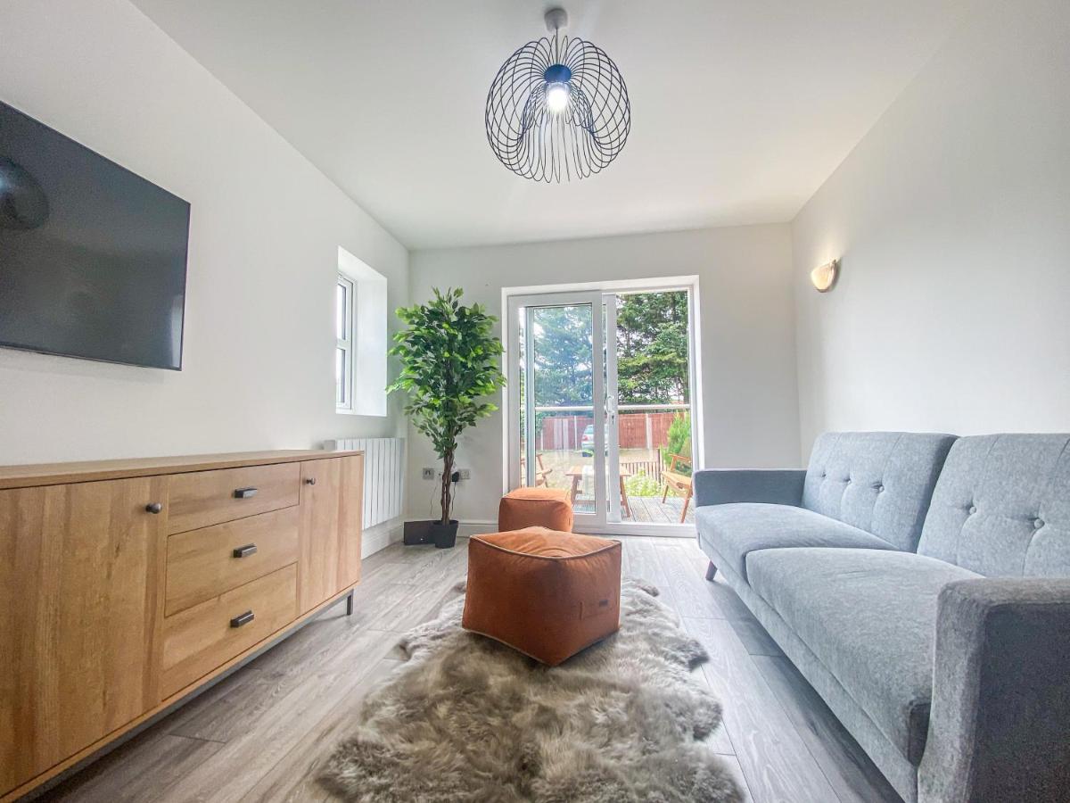 2 Bedroom City Centre Apartment In High Wycombe With Parking 外观 照片