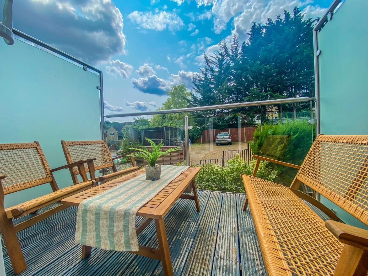 2 Bedroom City Centre Apartment In High Wycombe With Parking 外观 照片