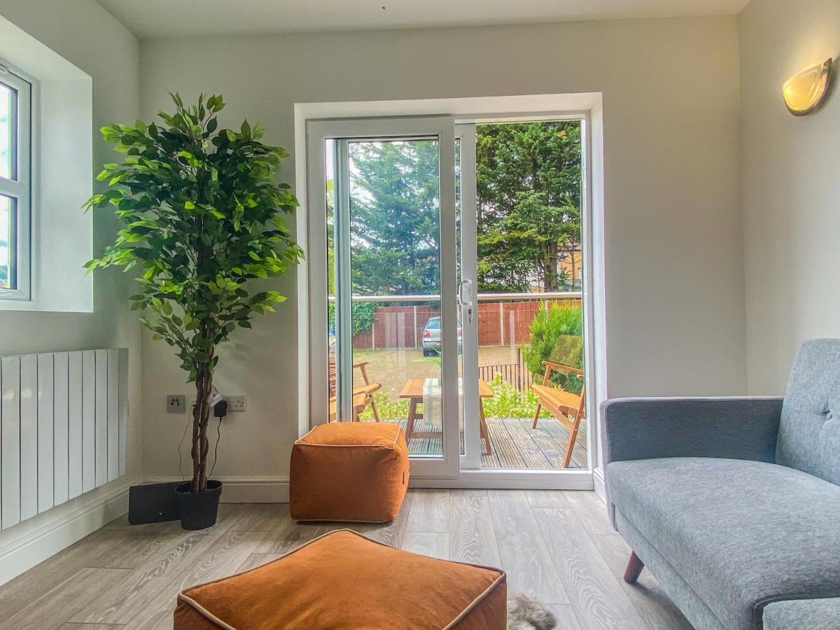 2 Bedroom City Centre Apartment In High Wycombe With Parking 外观 照片