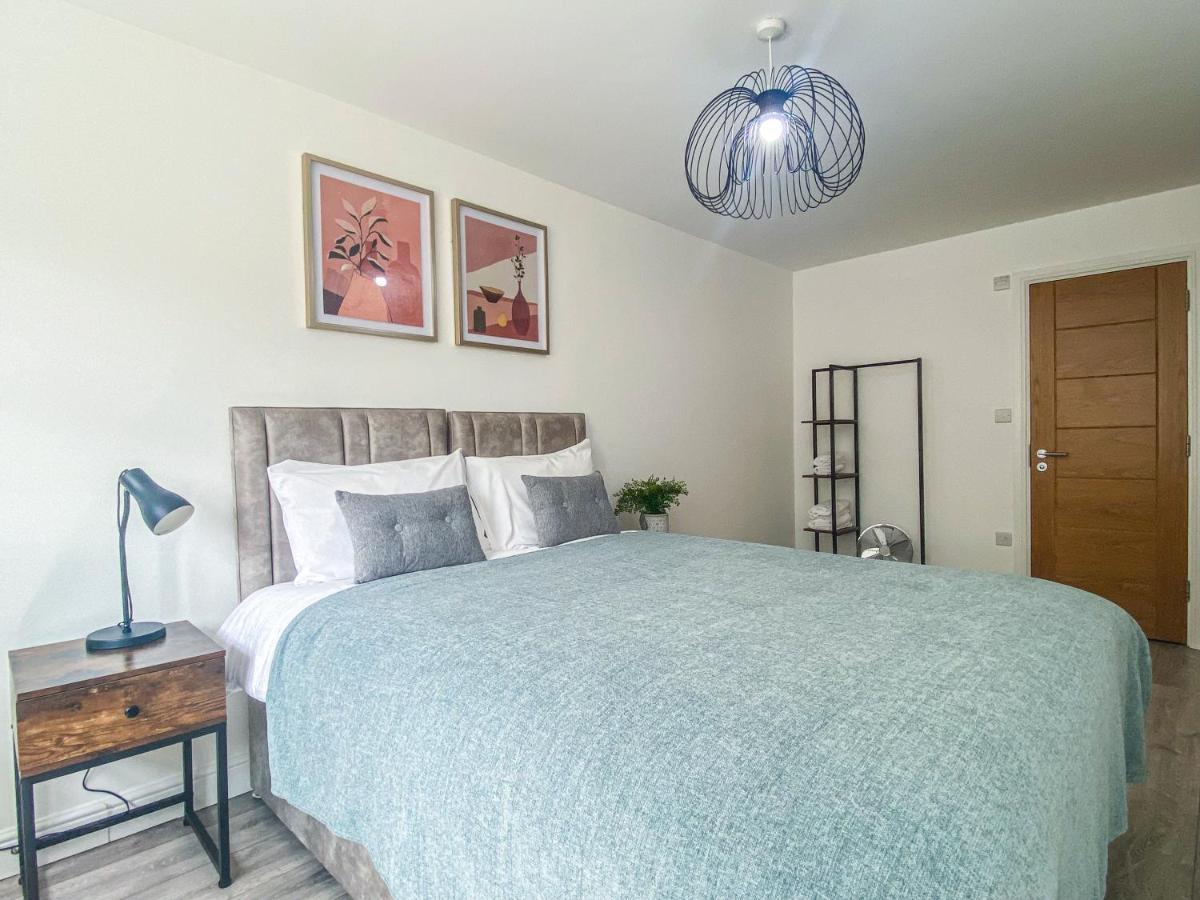 2 Bedroom City Centre Apartment In High Wycombe With Parking 外观 照片