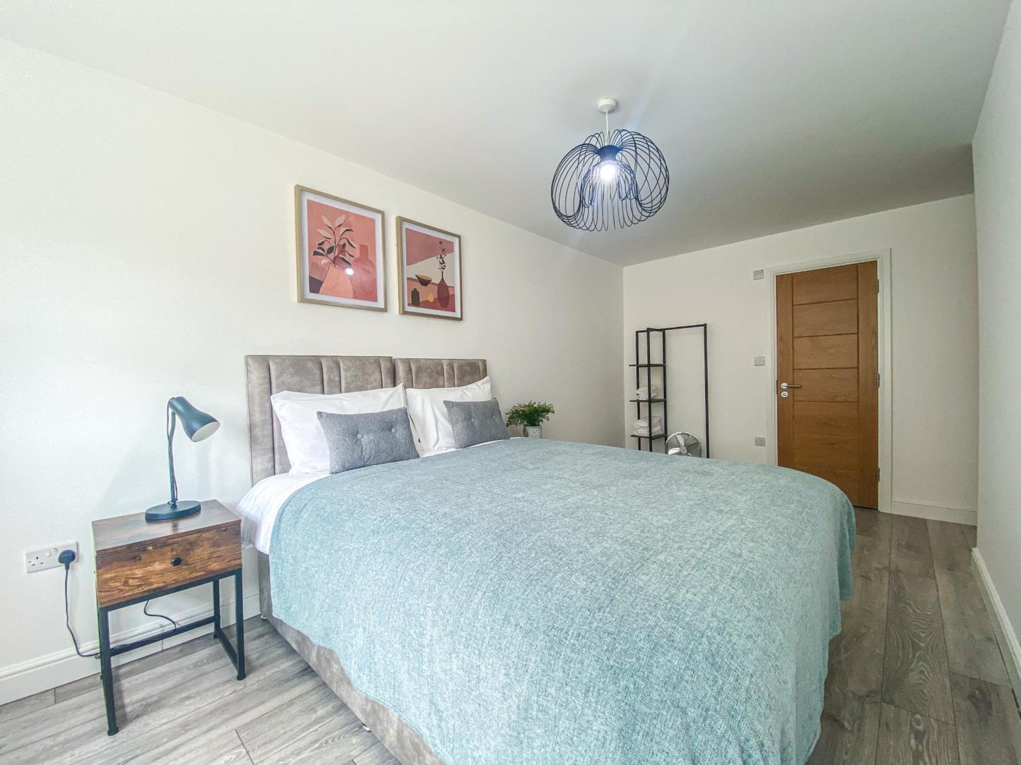 2 Bedroom City Centre Apartment In High Wycombe With Parking 外观 照片