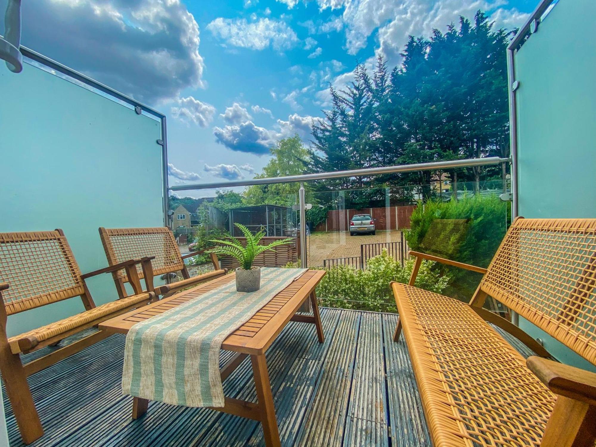2 Bedroom City Centre Apartment In High Wycombe With Parking 外观 照片
