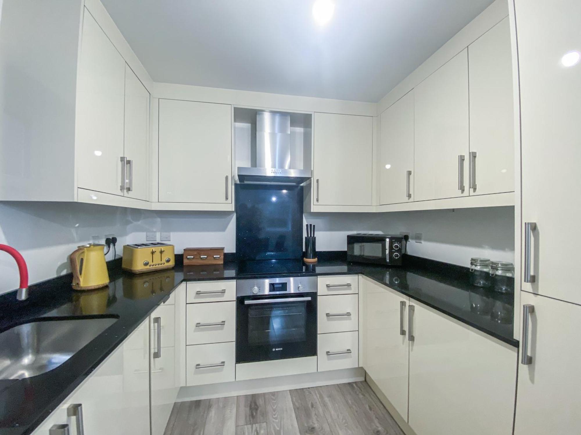 2 Bedroom City Centre Apartment In High Wycombe With Parking 外观 照片