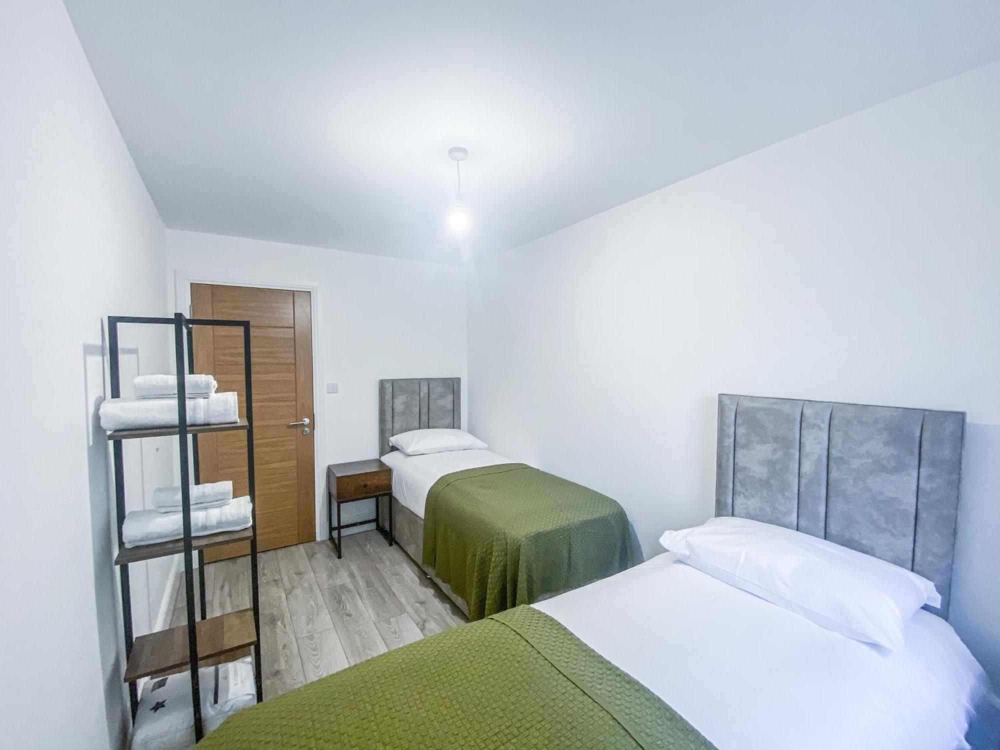 2 Bedroom City Centre Apartment In High Wycombe With Parking 外观 照片
