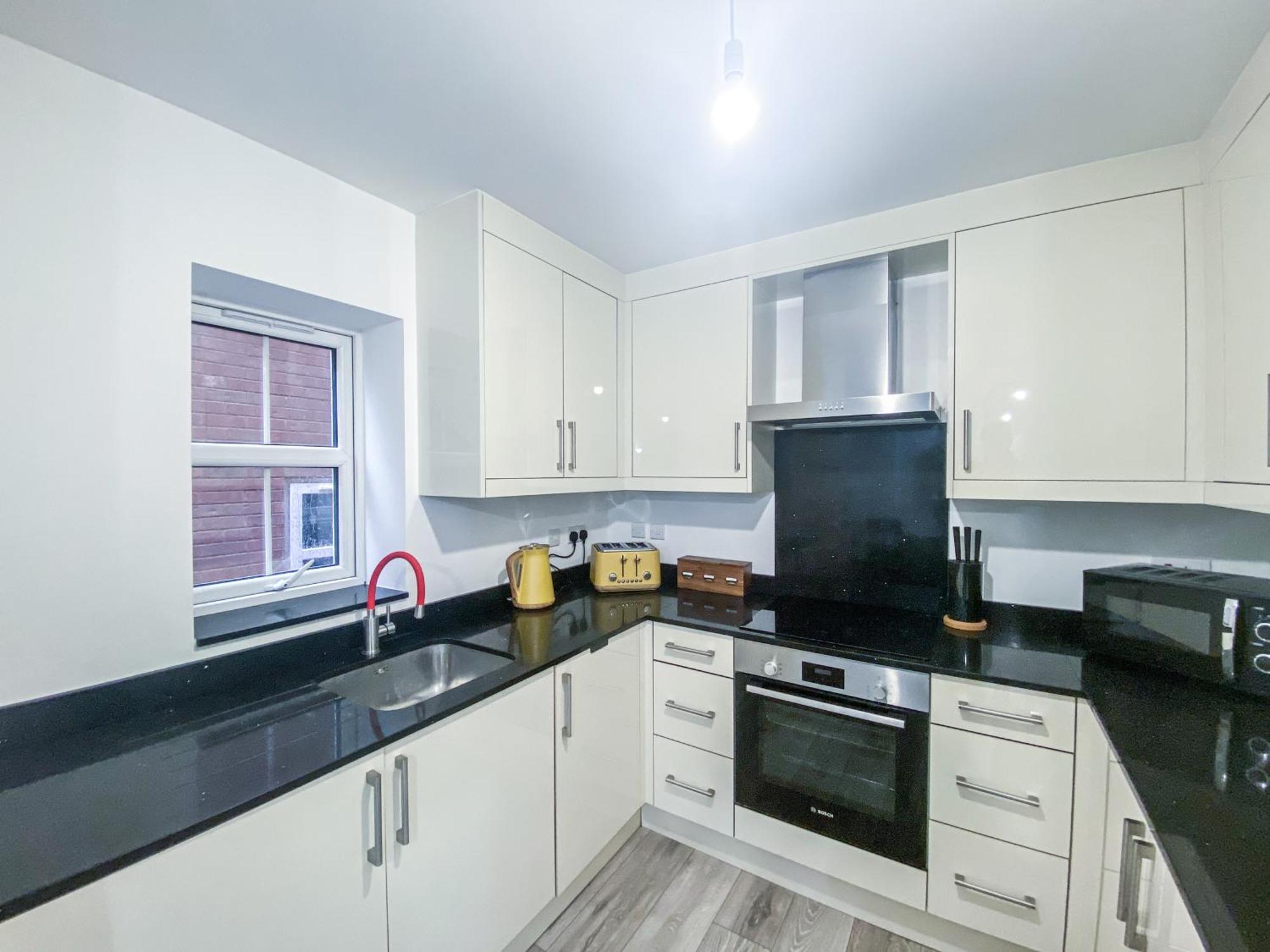 2 Bedroom City Centre Apartment In High Wycombe With Parking 外观 照片