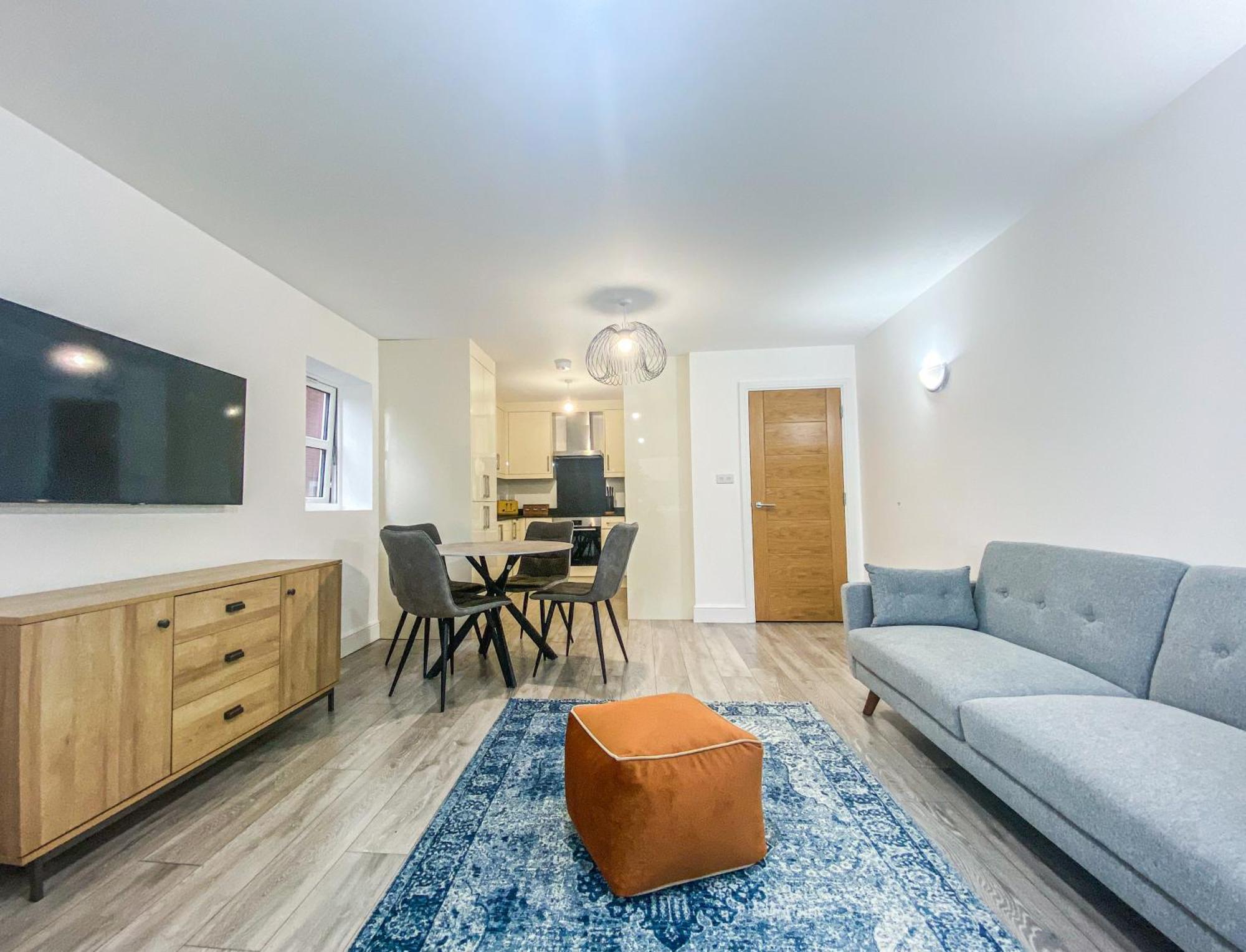 2 Bedroom City Centre Apartment In High Wycombe With Parking 外观 照片