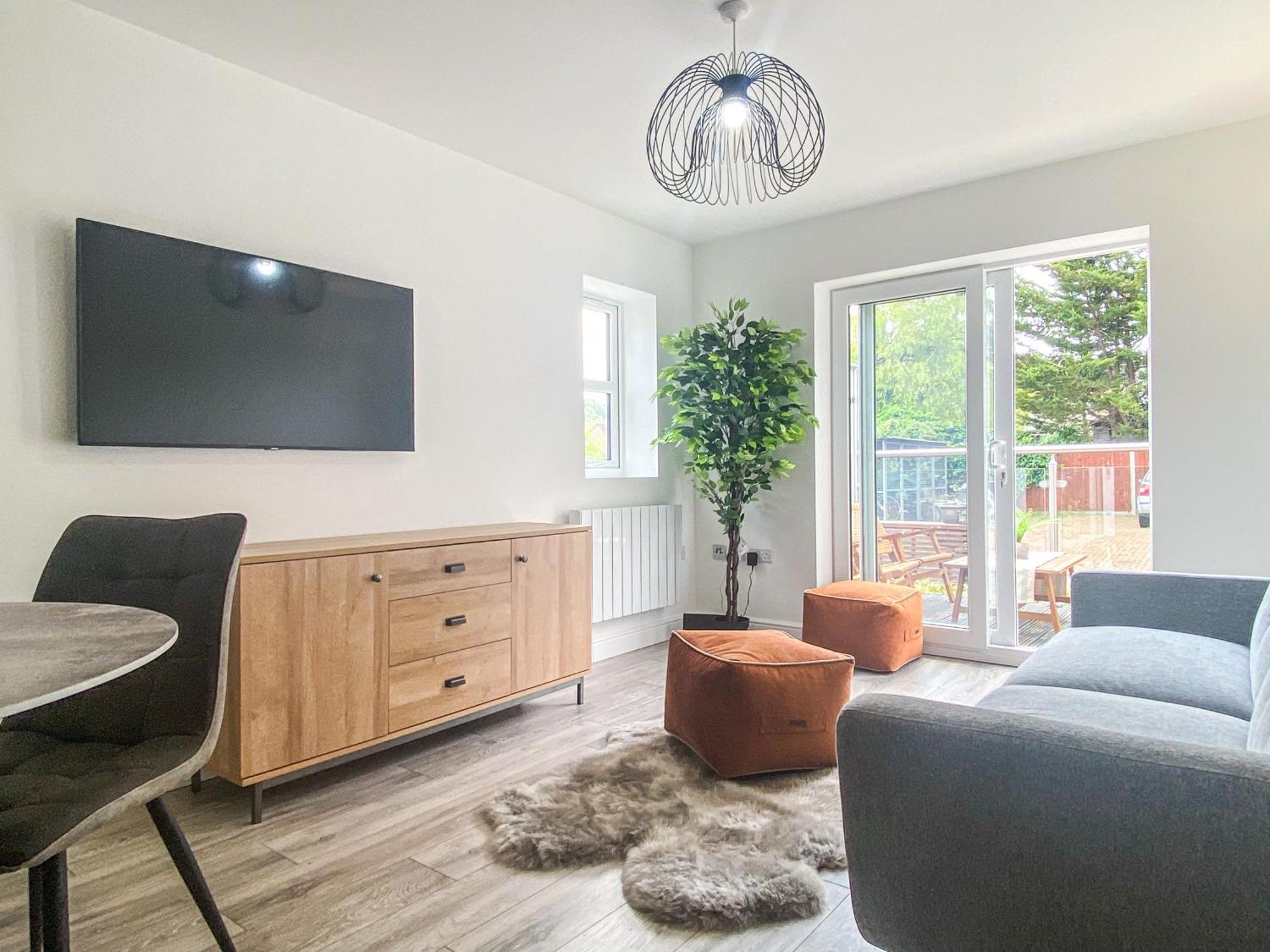 2 Bedroom City Centre Apartment In High Wycombe With Parking 外观 照片